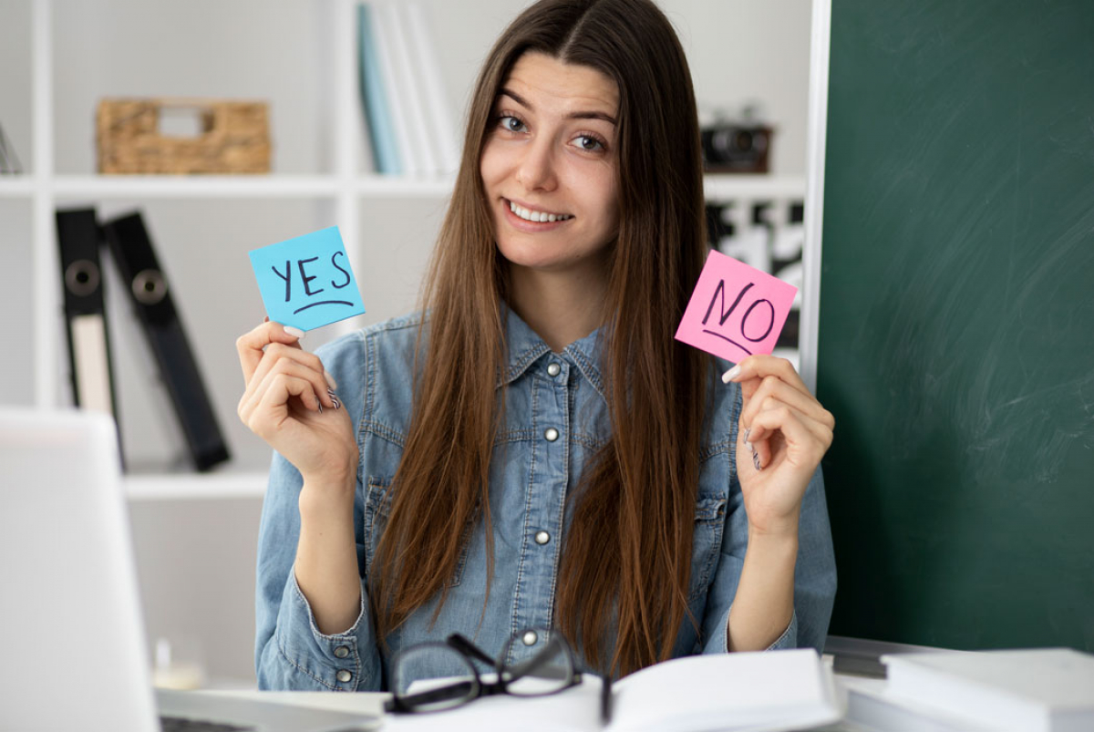 <a href="https://ru.freepik.com/free-photo/medium-shot-smiley-woman-with-post-its_23994292.htm#fromView=search&page=1&position=13&uuid=6cb611a1-80a1-4449-a512-5914fd36a2b2&query=%D1%83%D1%87%D0%B8%D0%BC+%D0%B0%D0%BD%D0%B3%D0%BB%D0%B8%D0%B9%D1%81%D0%BA%D0%B8%D0%B9+%D1%8F%D0%B7%D1%8B%D0%BA">Изображение от freepik</a>