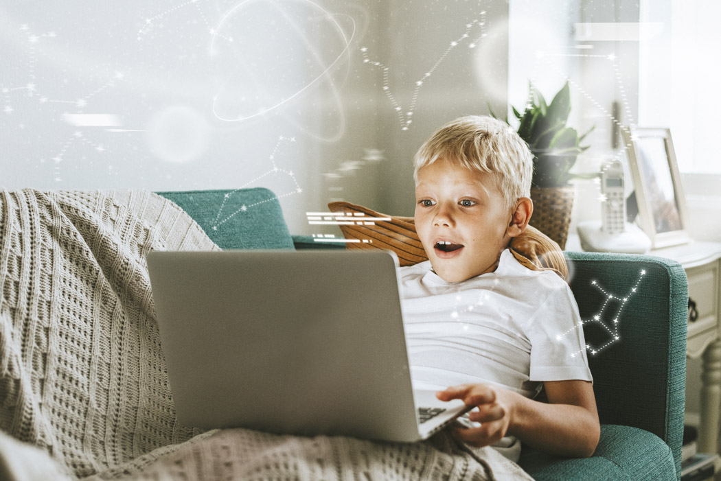 <a href="https://ru.freepik.com/free-photo/young-student-studying-online-through-laptop-during-the-new-normal-digital-remix_16251045.htm#query=%D0%BF%D1%80%D0%BE%D0%B3%D1%80%D0%B0%D0%BC%D0%BC%D0%B8%D1%80%D0%BE%D0%B2%D0%B0%D0%BD%D0%B8%D0%B5%20%D0%B4%D0%B5%D1%82%D0%B8&position=1&from_view=search&track=ais">Изображение от rawpixel.com</a> на Freepik